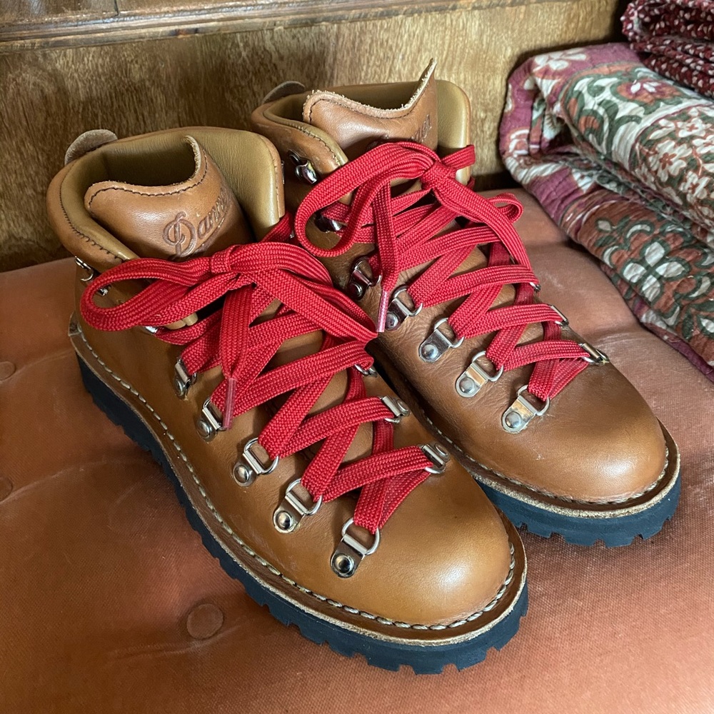 Danner Women’s Mountain LT Cascade Boots